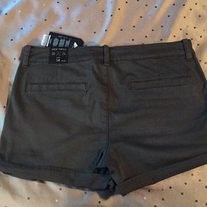 AEO Twill midi gray shorts